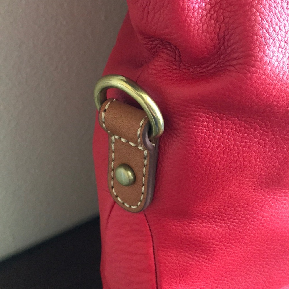 Beautiful and stunning burn red Fossil crossbody. - Picture 4 of 8